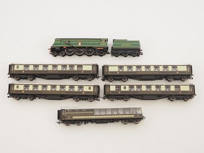 Lot 520 - A group of unboxed HORNBY OO gauge rolling...