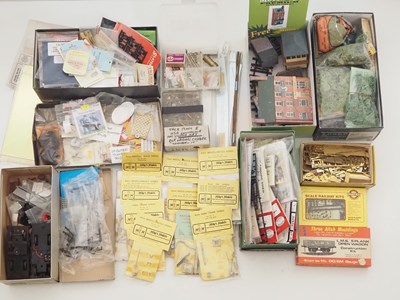 Lot 539 - A large quantity of OO gauge kits, accessories...