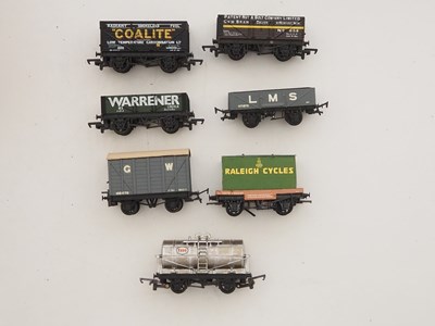 Lot 540 - A mixed group of OO gauge rolling stock, steam...