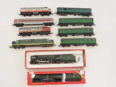 Lot 544 - A group of TRI-ANG and TRIANG HORNBY OO gauge...