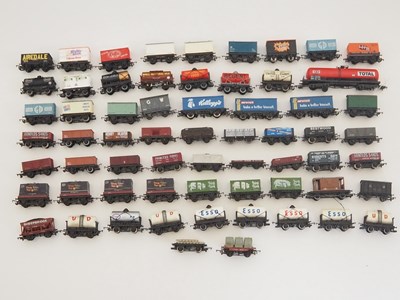 Lot 566 - A group of unboxed OO Gauge wagons by HORNBY...