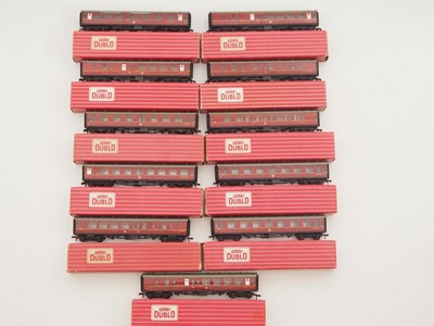 Lot 570 - A group of HORNBY DUBLO OO gauge 2-rail Super...