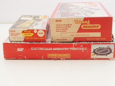 Lot 571 - A group of mostly HORNBY OO gauge buildings...