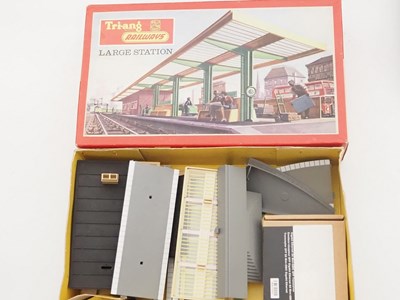 Lot 571 - A group of mostly HORNBY OO gauge buildings...
