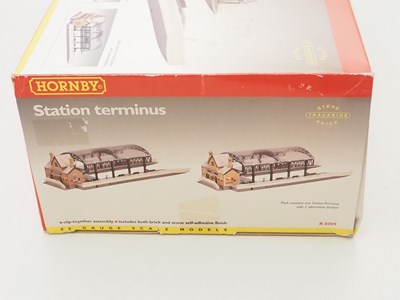 Lot 571 - A group of mostly HORNBY OO gauge buildings...