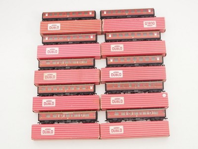 Lot 574 - A group of HORNBY DUBLO OO gauge 2-rail Super...