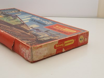 Lot 583 - A pair of HORNBY DUBLO OO gauge 2-rail goods...