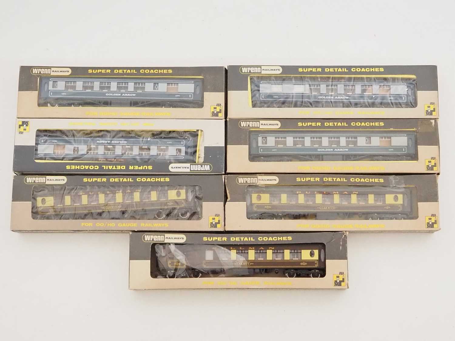 Lot 586 - A rake of WRENN OO gauge Pullman cars in...