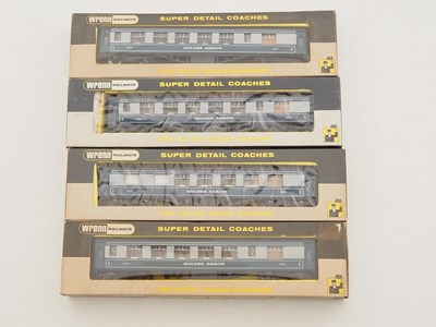 Lot 586 - A rake of WRENN OO gauge Pullman cars in...