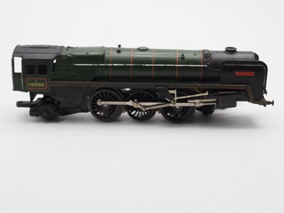 Lot 588 - A group of TRI-ANG OO gauge locomotives...
