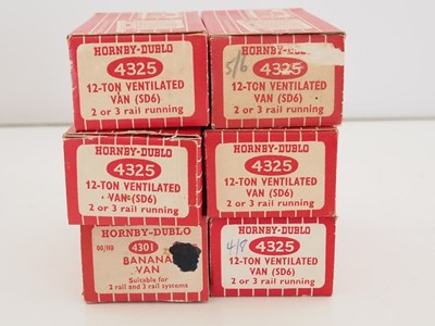 Lot 595 - A quantity of HORNBY DUBLO OO gauge 2-rail...