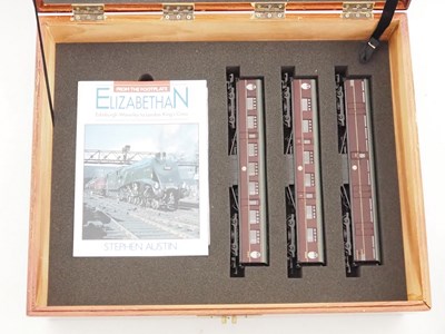 Lot 600 - A BACHMANN OO gauge 31-960 'The Elizabethan'...