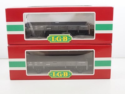 Lot 622 - A pair of LGB G scale 40230 flat wagons in...