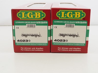 Lot 622 - A pair of LGB G scale 40230 flat wagons in...