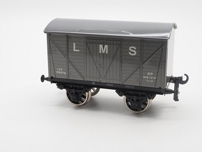 Lot 634 - A pair of BASSETT LOWKE (by CORGI) wagons,...