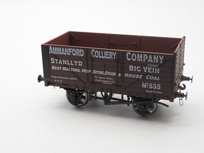Lot 639 - A pair of DAPOL O gauge wagons, comprising of...