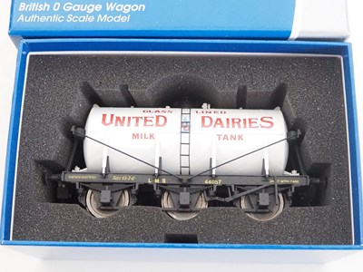 Lot 641 - A pair of DAPOL O gauge tank wagons,...