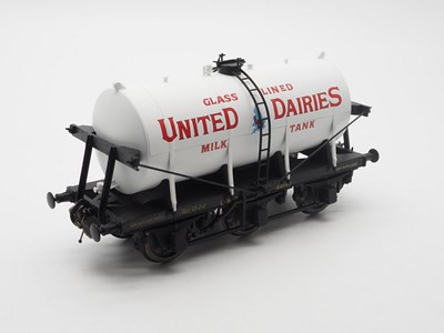 Lot 641 - A pair of DAPOL O gauge tank wagons,...