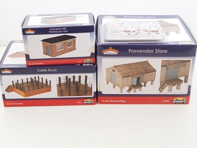 Lot 644 - A group of BACHMANN SCENECRAFT O gauge resin...