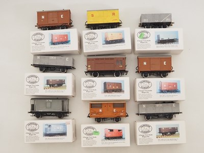 Lot 646 - A group of PARKSIDE DUNDAS plastic O gauge...