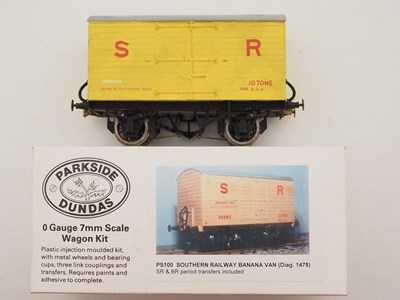 Lot 646 - A group of PARKSIDE DUNDAS plastic O gauge...