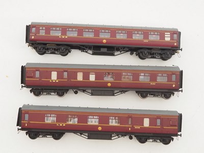 Lot 647 - A rake of finescale kitbuilt O gauge LMS...