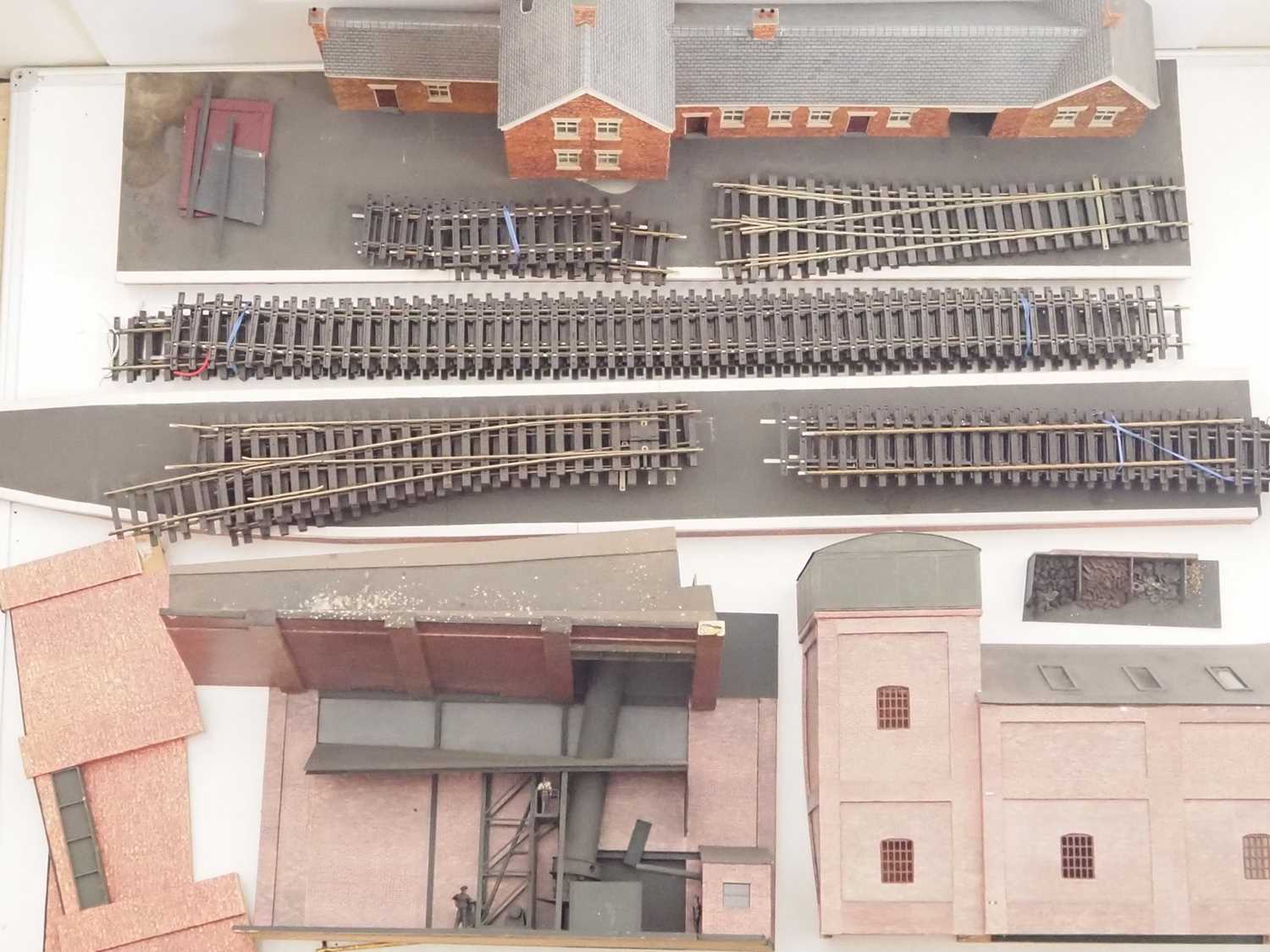 Lot 659 - A group of O gauge kitbuilt buildings and...