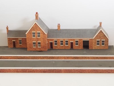 Lot 659 - A group of O gauge kitbuilt buildings and...