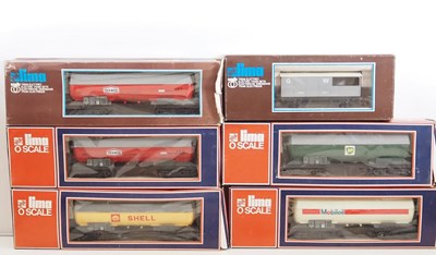 Lot 660 - A group of LIMA O gauge wagons in various...