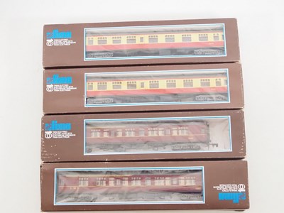 Lot 672 - A group of LIMA O gauge Mark 1 coaches in LMS...