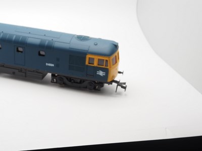 Lot 673 - A pair of LIMA O gauge class 33 diesel...