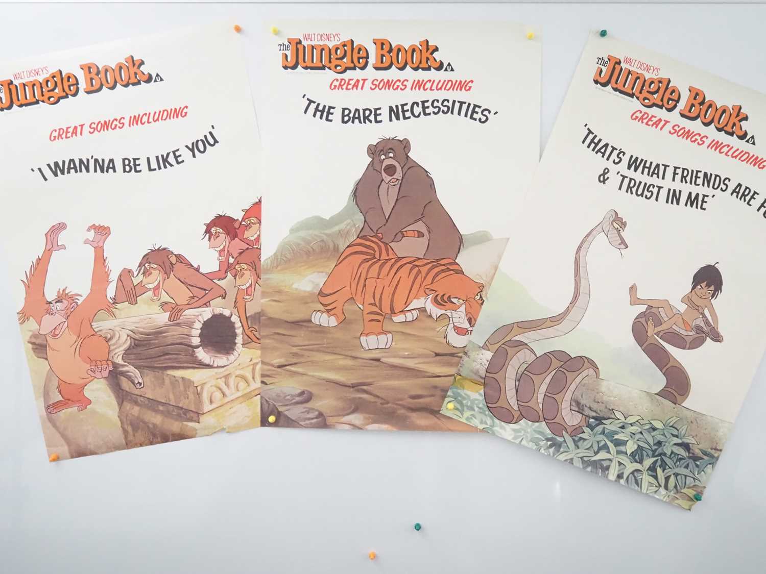 Lot 76 - WALT DISNEY: THE JUNGLE BOOK (1967) A group of...