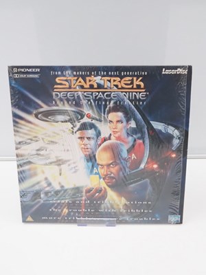 Lot 326 - STAR TREK: DEEP SPACE 9 - 1996 - set of (10)...