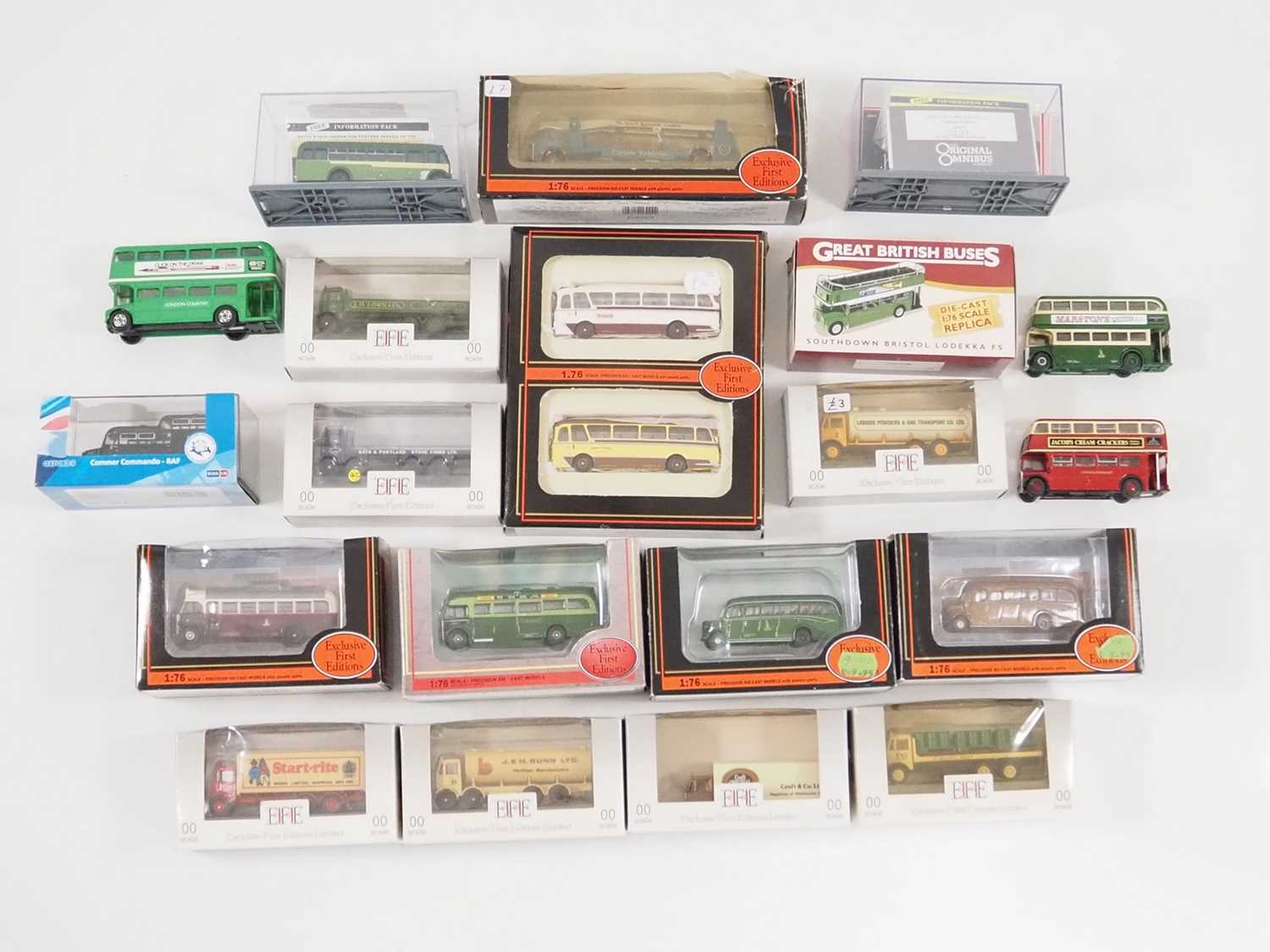 Lot 58 - A group of boxed and unboxed 1:76 scale buses...