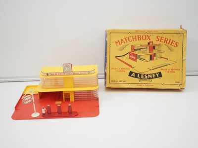 Lot 94 - A pair of boxed vintage items comprising a...