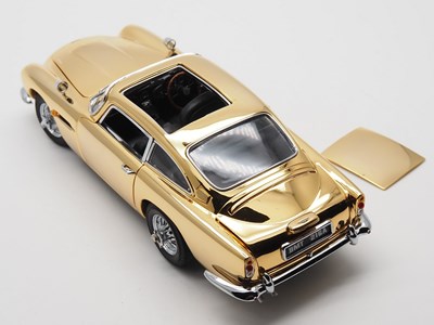 Lot 95 - A DANBURY MINT 1:24 scale limited edition 22...