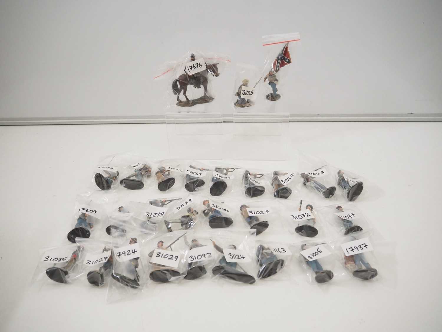 Lot 118 - A large quantity of unboxed BRITAINS 'American...