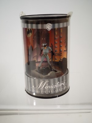 Lot 217 - A large group of WARNER BROS Miniature Classic...