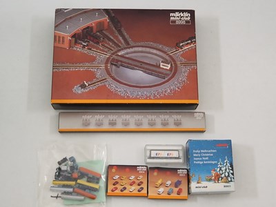 Lot 245 - A group of MARKLIN Z gauge accessories to...