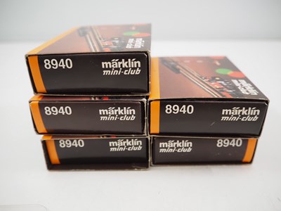 Lot 248 - A group of MARKLIN Z gauge accessories to...