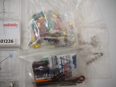 Lot 248 - A group of MARKLIN Z gauge accessories to...