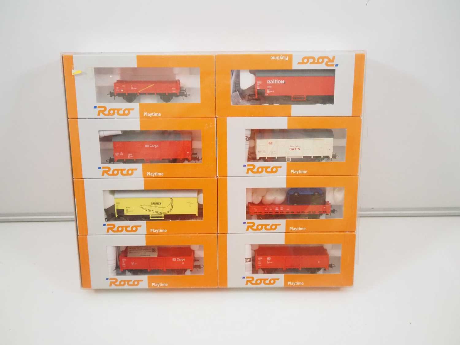 Lot 299 - A ROCO HO gauge 45997 Playtime 8 car wagon...
