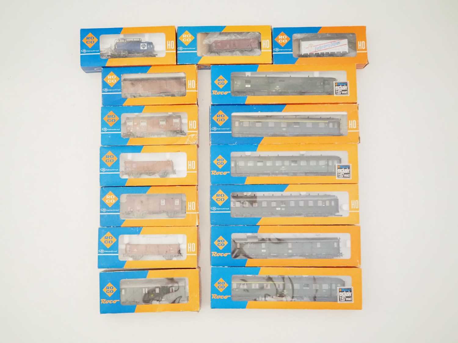 Lot 302 - A large group of mixed ROCO HO gauge wagons