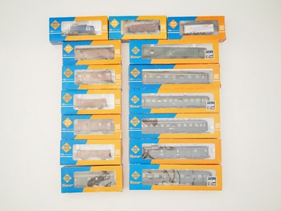 Lot 302 - A large group of mixed ROCO HO gauge wagons...