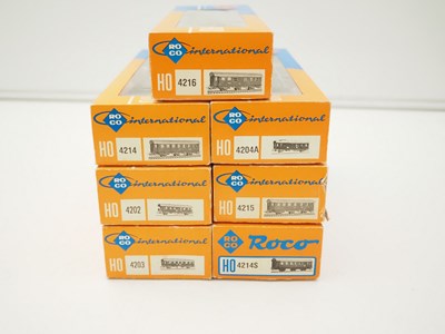 Lot 303 - A large group of mixed ROCO HO gauge commuter...