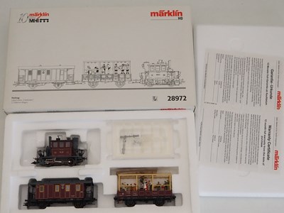 Lot 305 - A MARKLIN HO gauge 28972 Glaskasten...