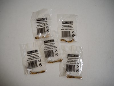 Lot 321 - A large quantity of MARKLIN HO gauge street...