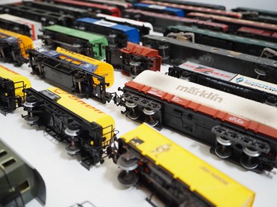 Lot 324 - A large quantity of unboxed MARKLIN HO gauge...