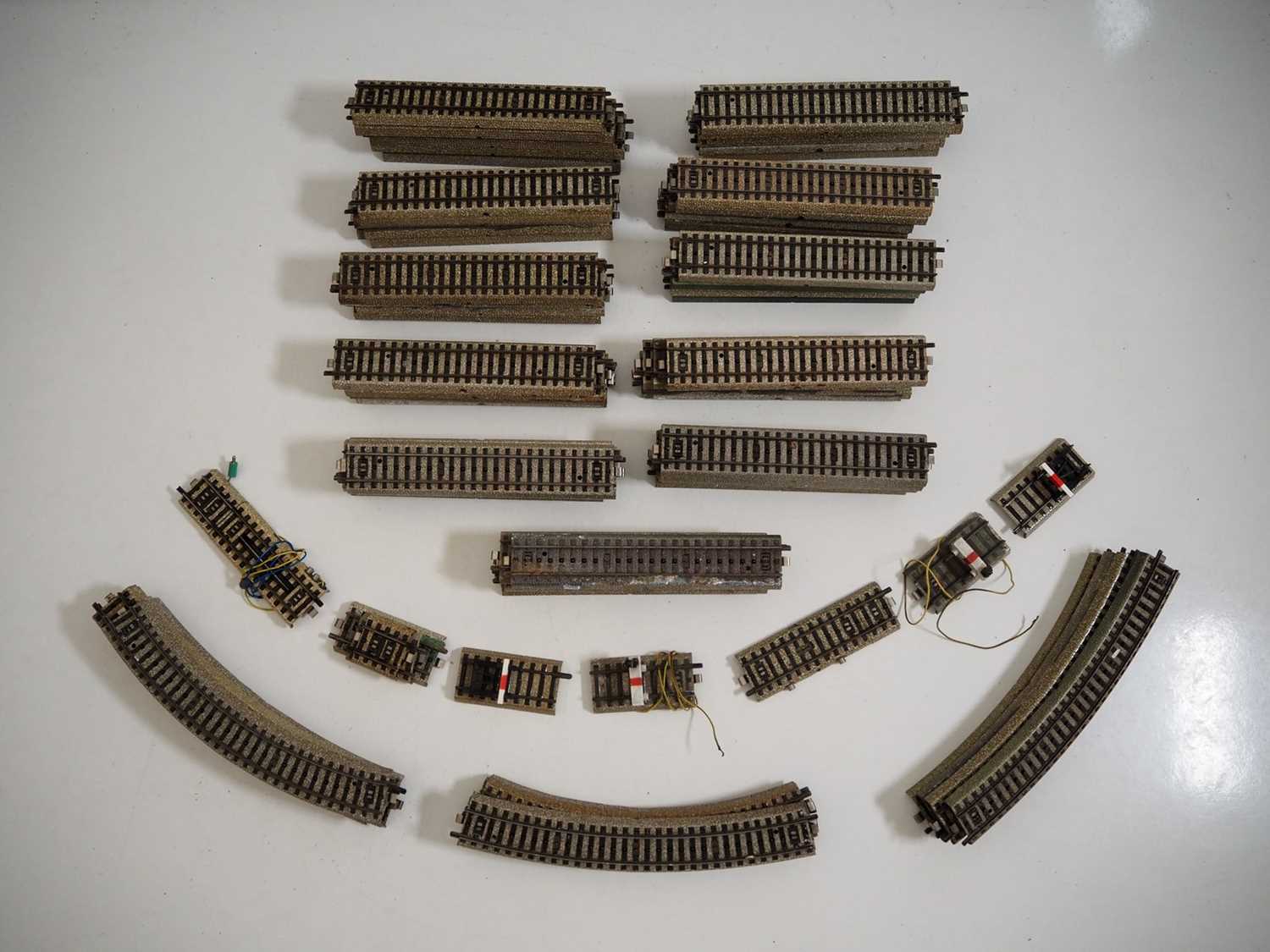 Lot 326 - A selection of MARKLIN unboxed HO gauge 3-rail...