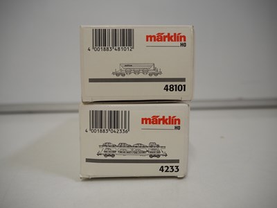 Lot 334 - A quantity of MARKLIN HO gauge wagons to...